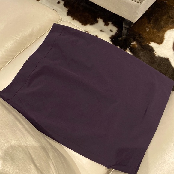 Deep plum coloured pencil skirt - Picture 1 of 3